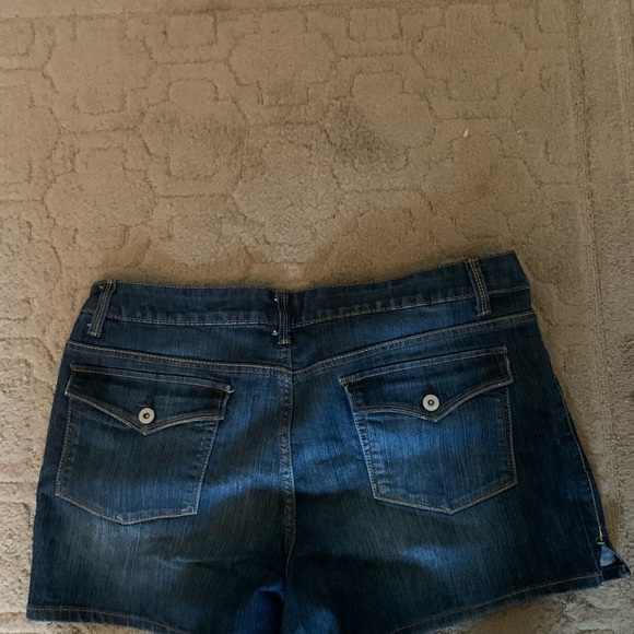 Women’s Jean Shorts-Size 16 - Picture 2 of 3